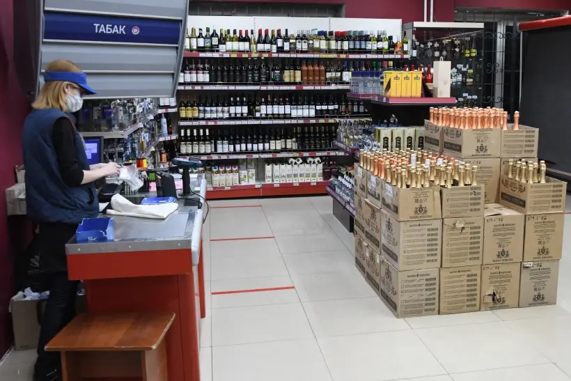 Алкоголь в Ленобласти будут продавать с 11 утра. Фото. © РИА Новости. Евгений Епанчинцев